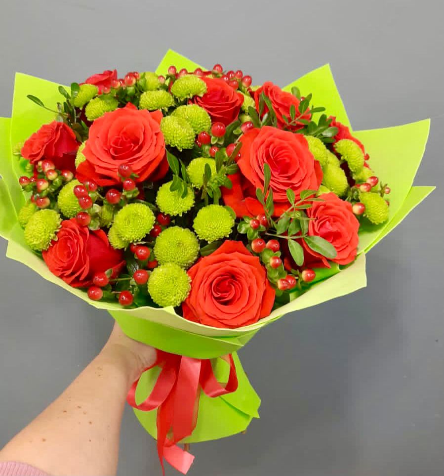 Букет цветов из: Хризантемы и Розы в Кубинке