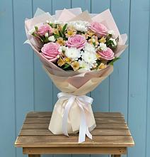 Букет цветов из:  Гвоздики, Орхидеи и Розы в Кубинке