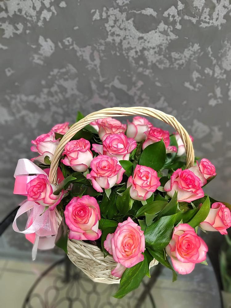 Цветочная композиция из Розы в корзине в Кубинке