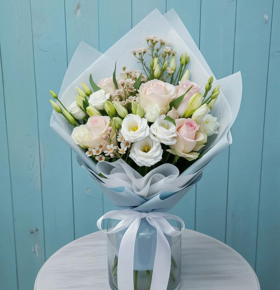 Букет цветов из: Розы и Лизиантусы в Кубинке