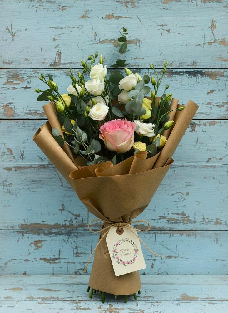 Букет цветов из: Розы и Лизиантусы в Кубинке