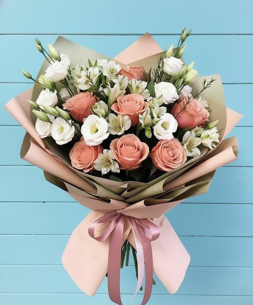 Букет цветов из: Розы, Альстромерии и Лизиантусы в Кубинке
