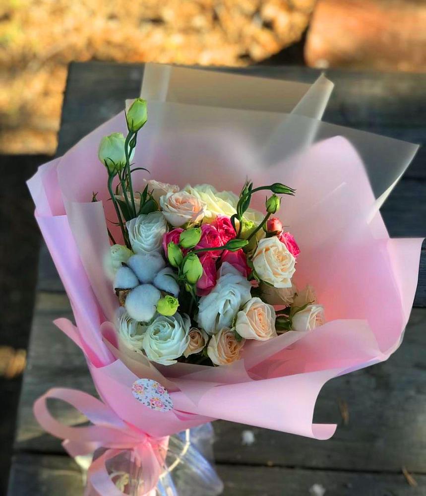 Букет цветов из: Розы и Лизиантусы в Кубинке