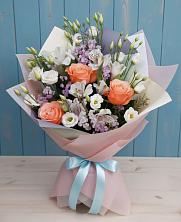 Букет цветов из:  Лизиантусы, Розы, Альстромерии и Гипсофила в Кубинке