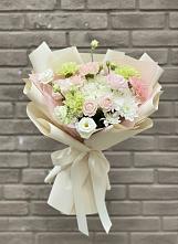 Букет цветов из:  Гвоздики, Розы, Лизиантусы и Хризантемы в Кубинке