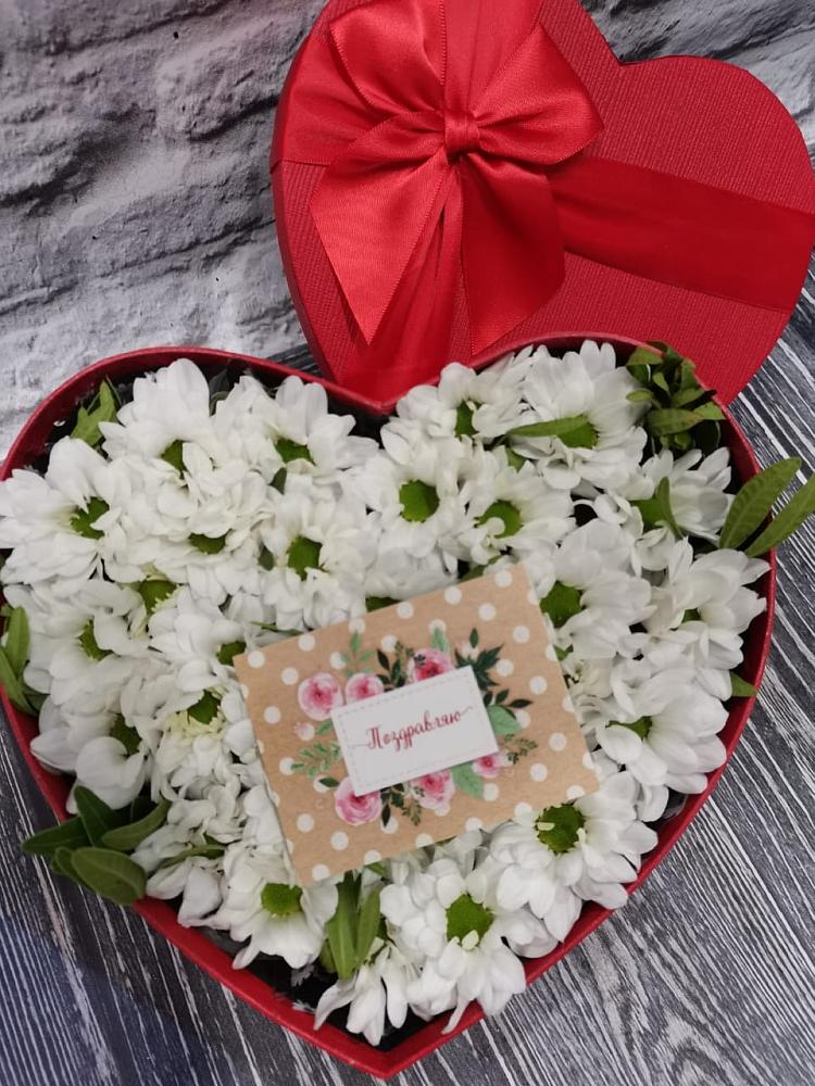 Цветочная композиция из Хризантемы в виде сердца в Кубинке