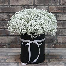 Цветочная композиция из Гипсофила в шляпной коробке в Кубинке