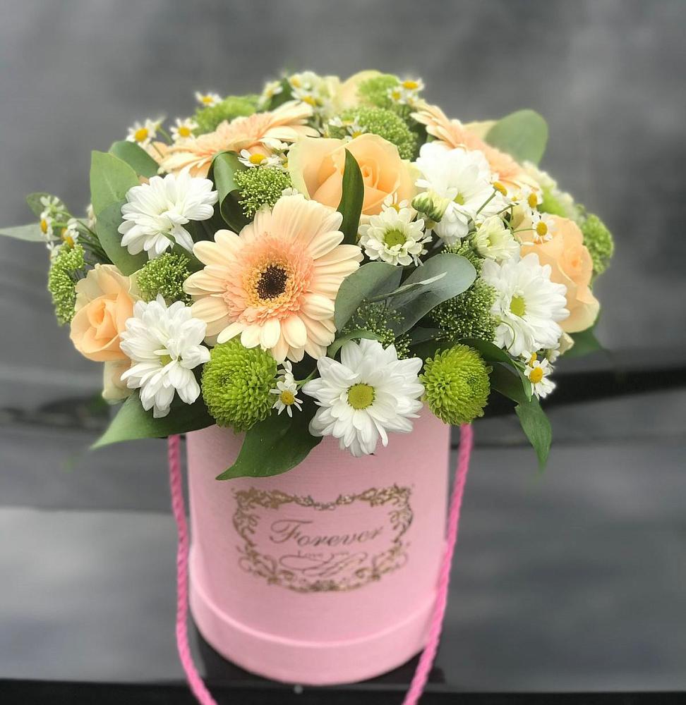 Цветочная композиция из Розы, Герберы и Хризантемы в шляпной коробке в Кубинке