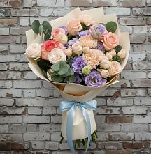 Букет цветов из:  Розы, Лизиантусы и Гвоздики в Кубинке